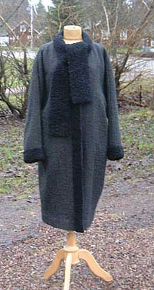 coat with reflecting yarn